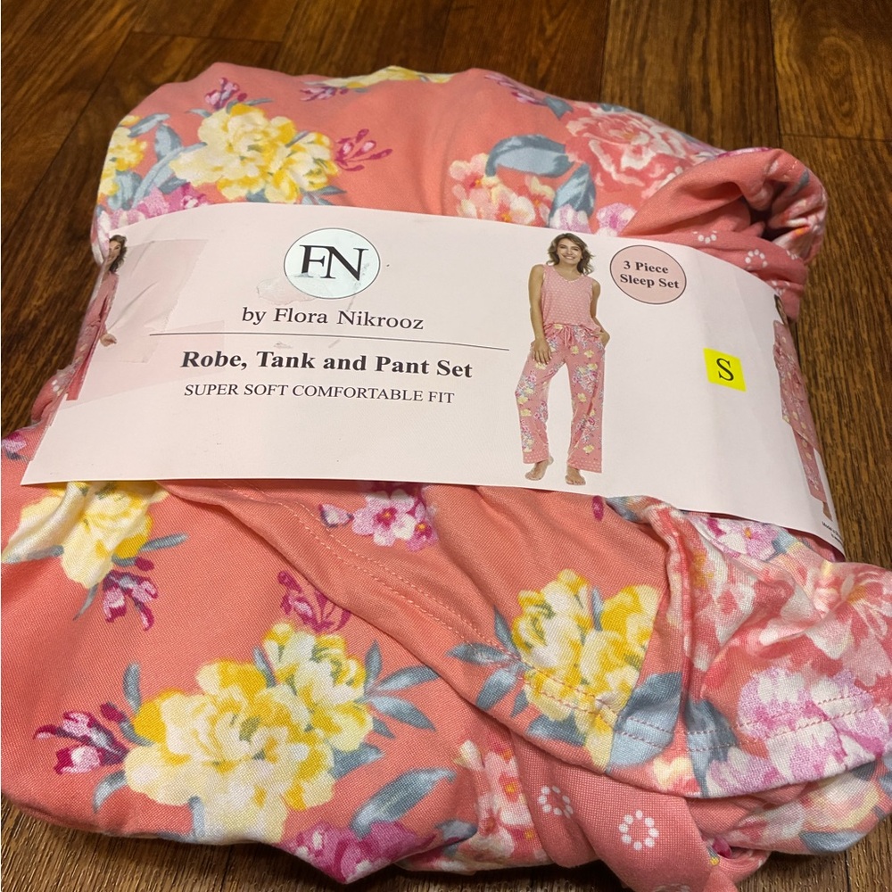 Women’s Flora Nikrooz Pink Floral Robe, Tank, and Pant Set Size Small NWT